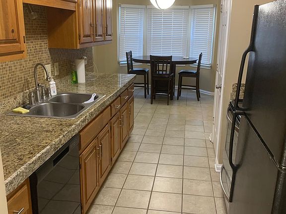 3rd image of 612 Creekside Ct