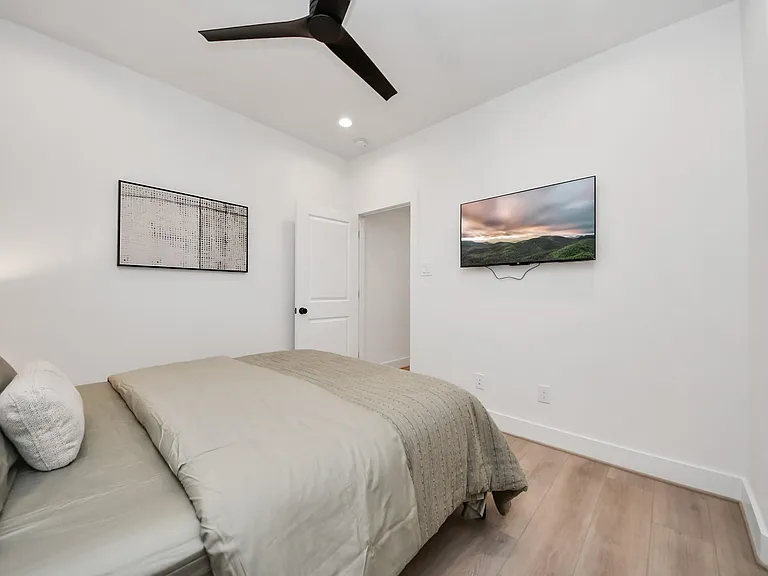 2524 Live Oak St — Photo 33