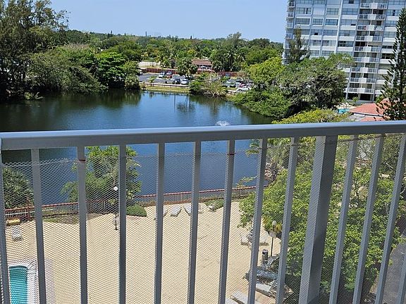 5th image of 1300 NE Miami Gardens Dr APT 609E