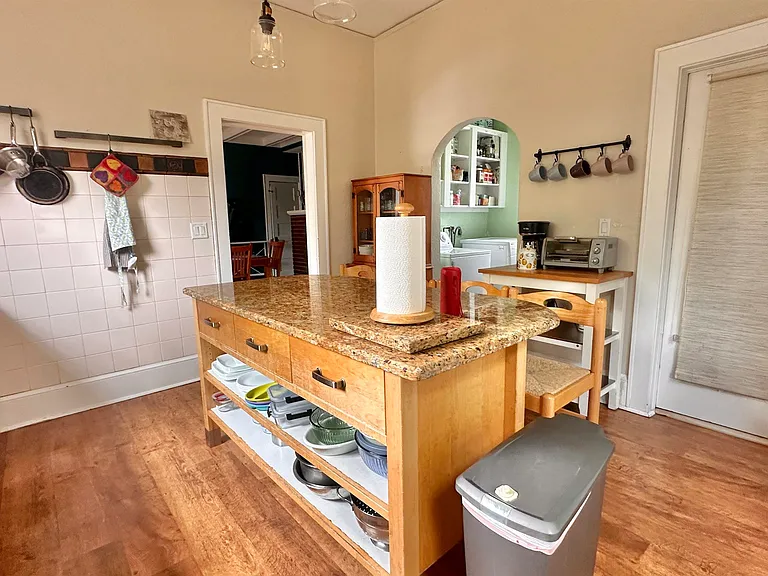 100 Hauxhurst Ave #1 — Photo 11