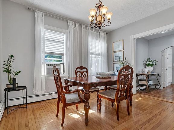3rd image of 98 Wadsworth St