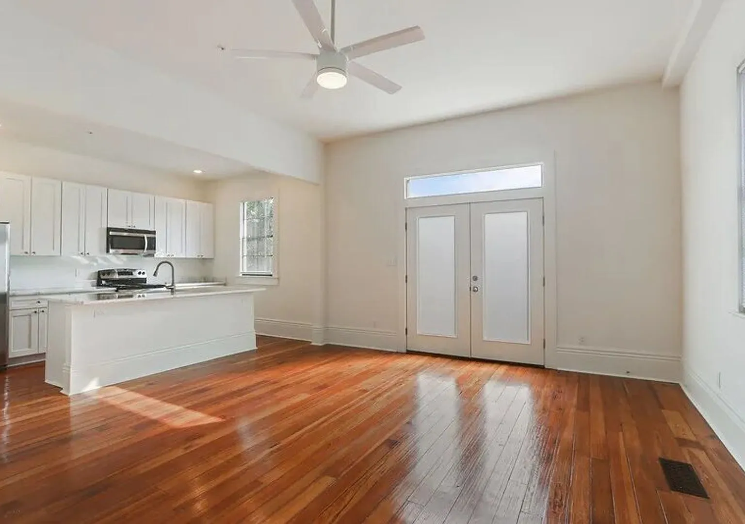 2215 Second St — Photo 2