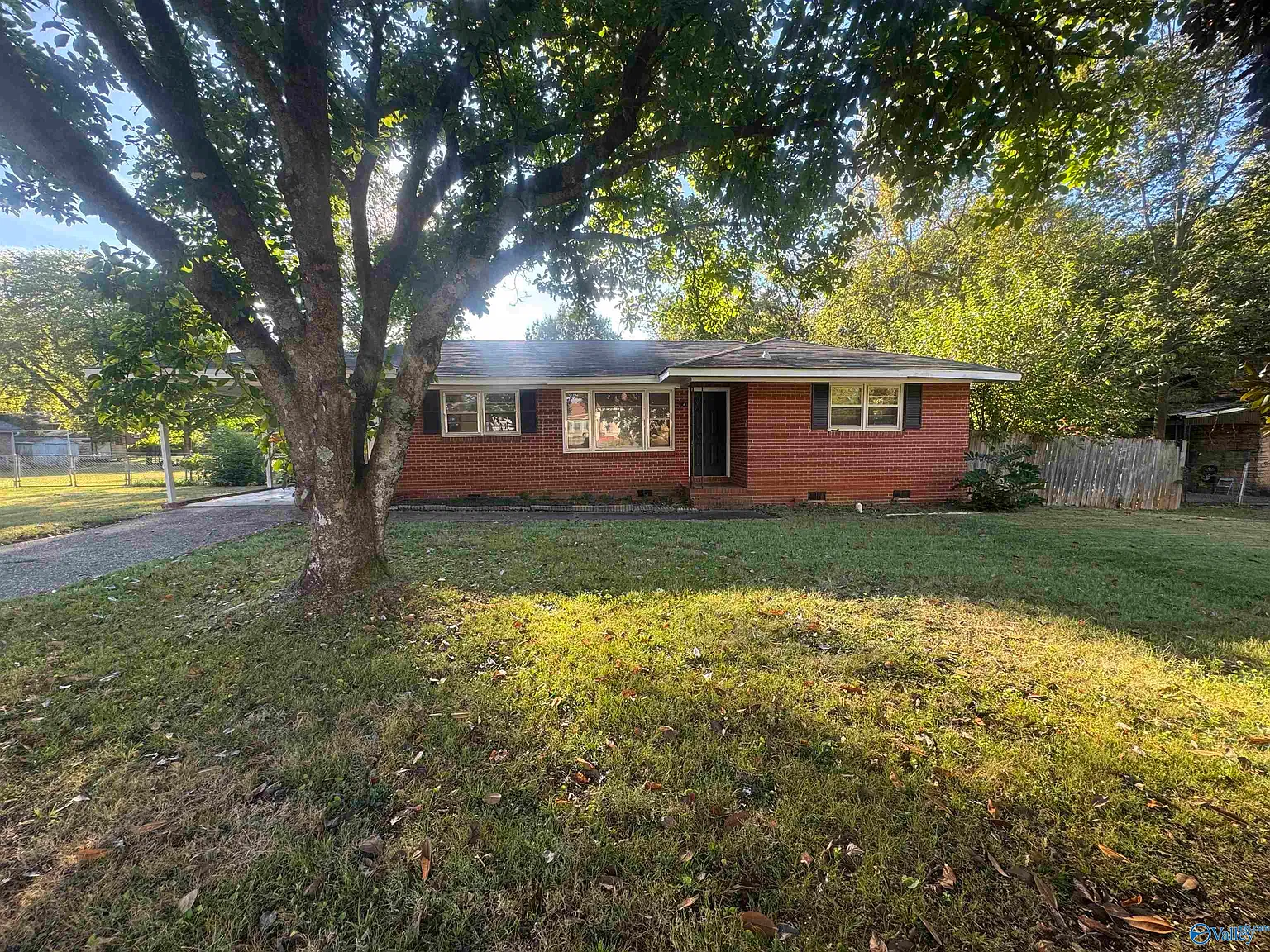 3 bed, 2.0 bath, 1500 sqft, $1,350 — Photo 2