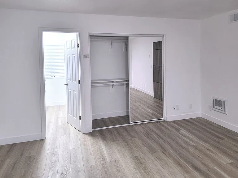 5122 Dunbar Dr #2 — Photo 8