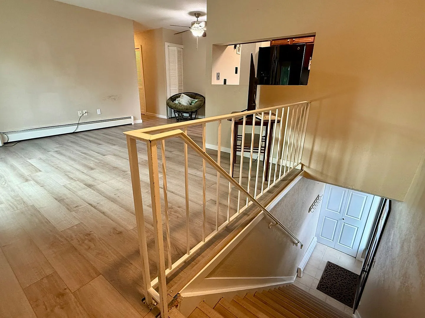 Charming 2BR Townhome w/ Attached Garage in Prime Lakewood Location! — Photo 4