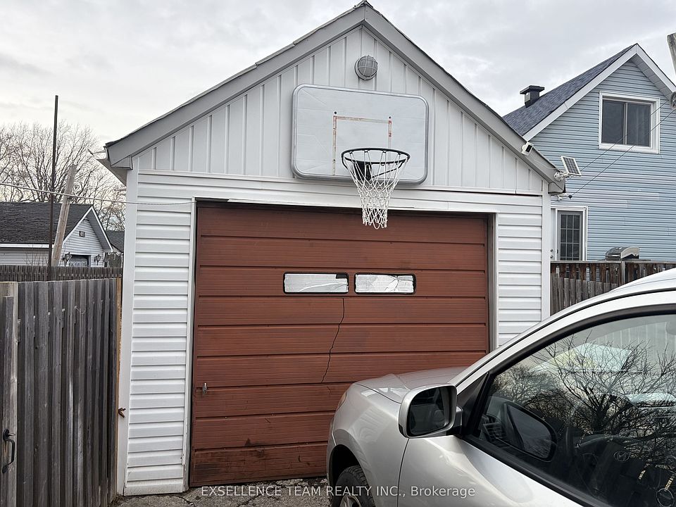2nd image of 225 A 8th St W #225