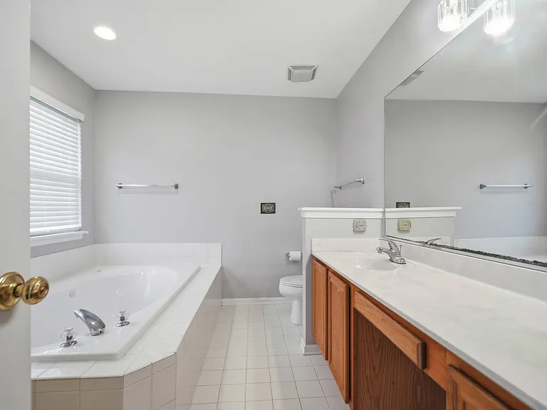 512 Normandy Ln — Photo 19