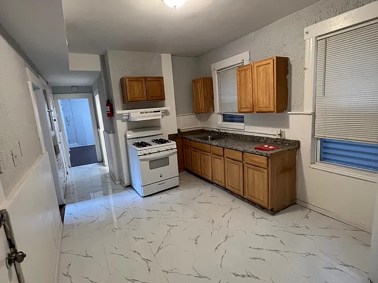 51 Lincoln Pl — Photo 8
