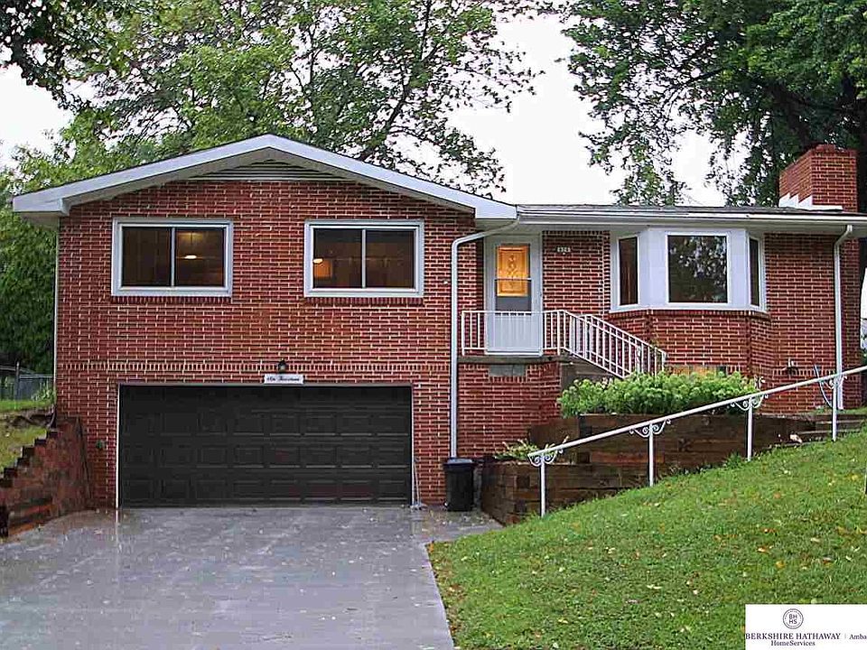 1st image of 614 S 113th Ave