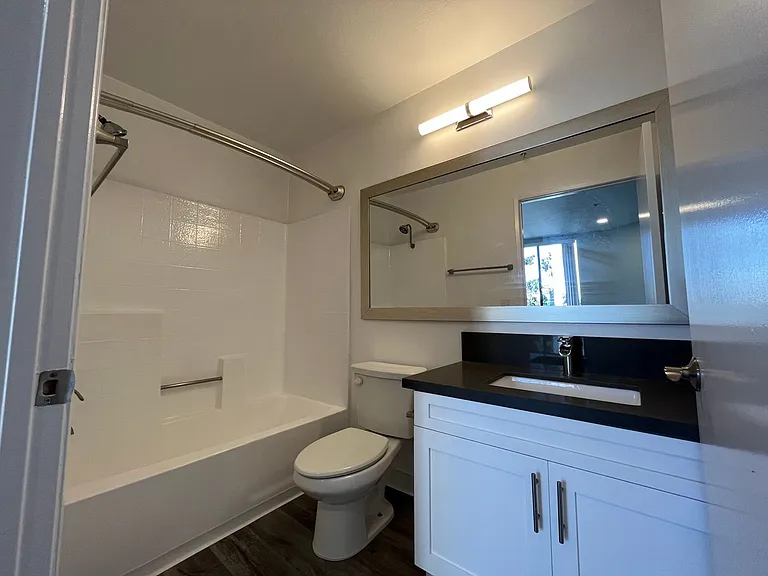 1223 Federal Ave — Photo 83