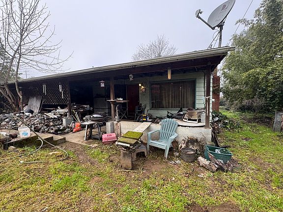 2nd image of 90 Maple Ln