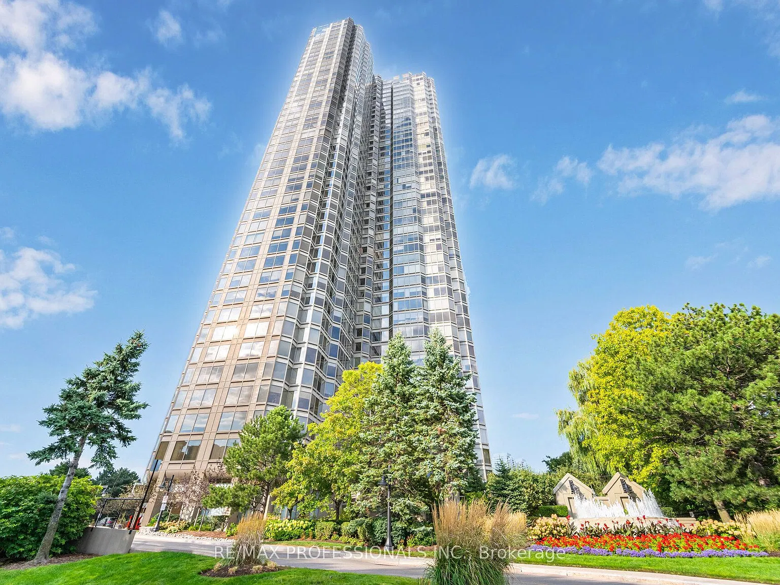1 Palace Pier Ct — Photo 1