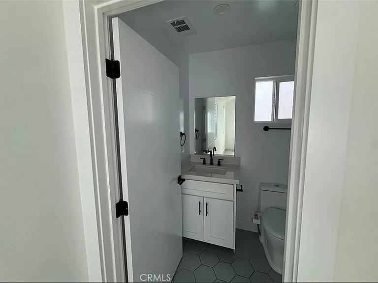 5921 Dauphin St #3 — Photo 8