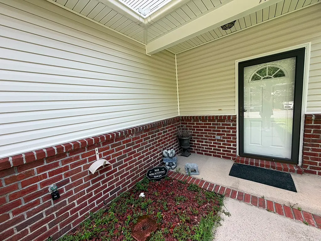 3 bed, 2.5 bath, 1454 sqft, $1,975 — Photo 2