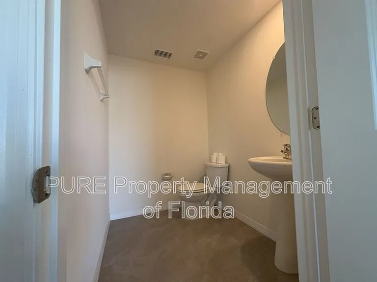 8702 SW 46th Ave — Photo 15