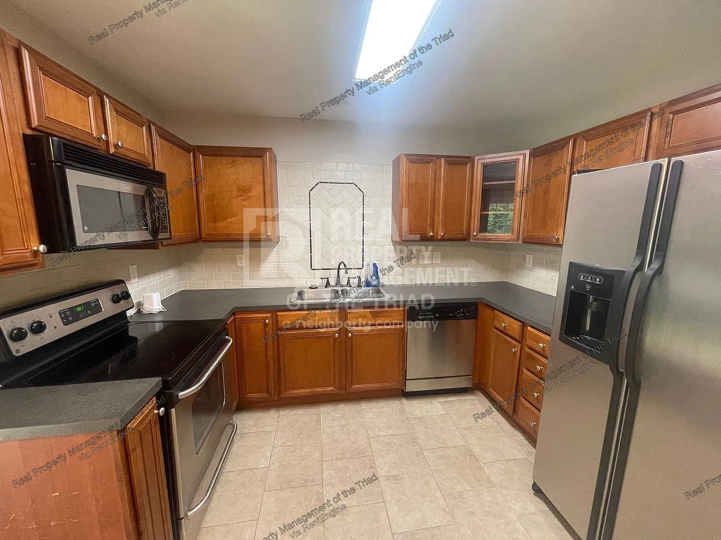 3 bed, 2.0 bath, 1389 sqft, $1,795 — Photo 4