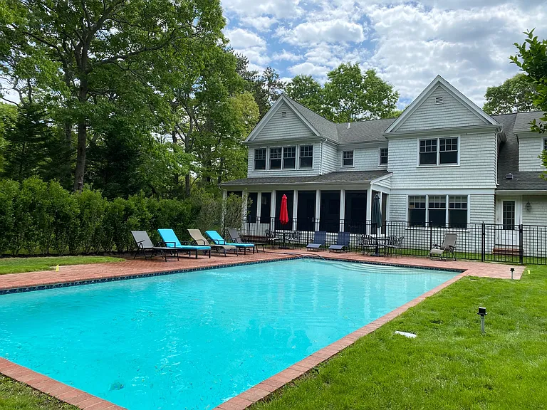 10 Georgica Woods Ln — Photo 13