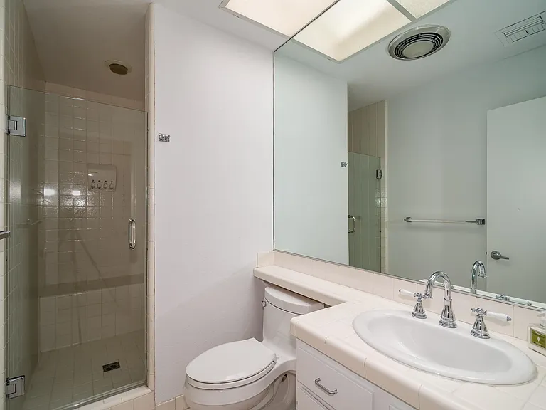 645 Hospitality Dr — Photo 17