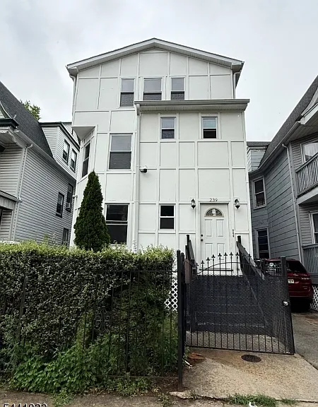 239 S Clinton St #1 — Photo 2