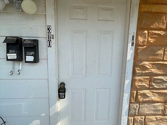 2nd image of 310 SW 42nd Ave #B