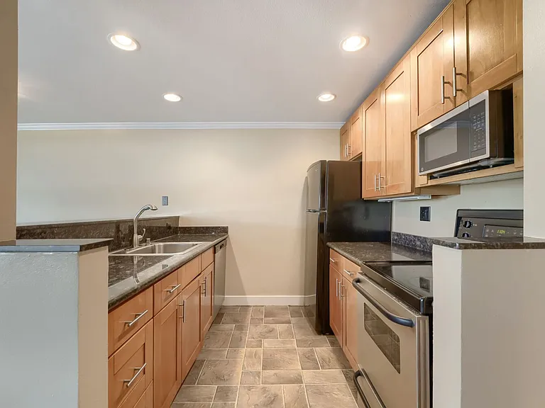 17 Etruria — Photo 1