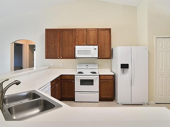 5th image of 4050 SW Kallen St