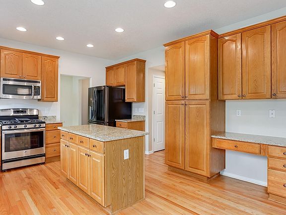 Spacious kitchen with some new high end appliances