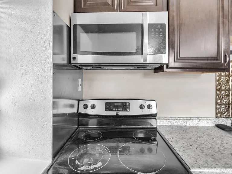 439 W Walnut St — Photo 19