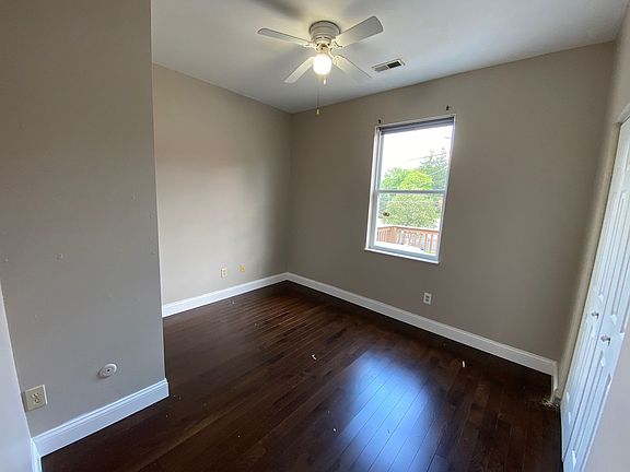 5th image of 32 W Norwich Ave #32