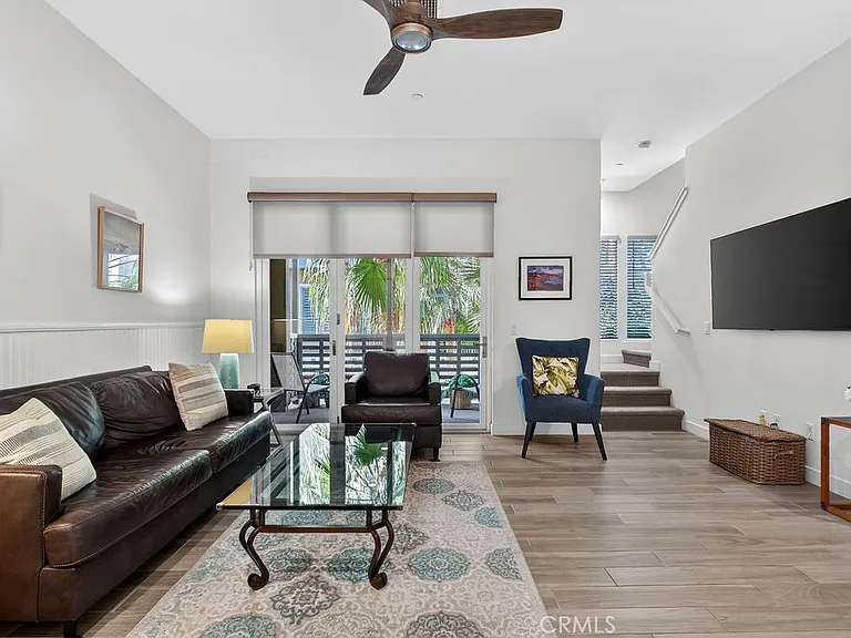 985 Doheny Way — Photo 5