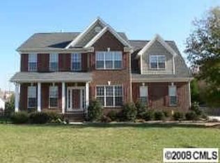 7047 Kidwelly Ln, Matthews, NC 28104