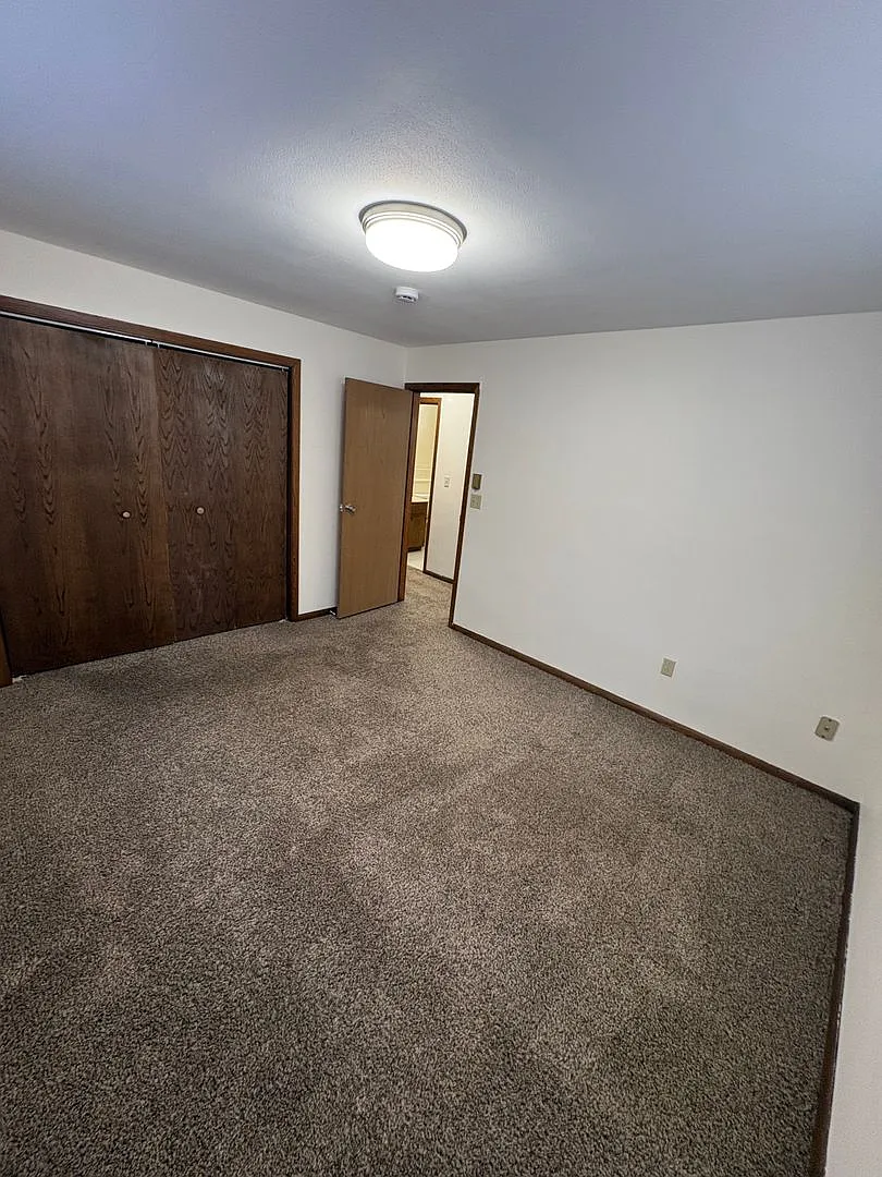 Oak Manor Apartments — Photo 4