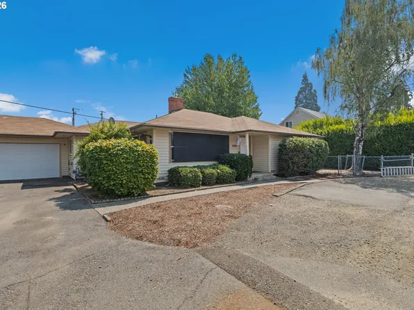 1161 NW Ellis St, Roseburg, OR 97471