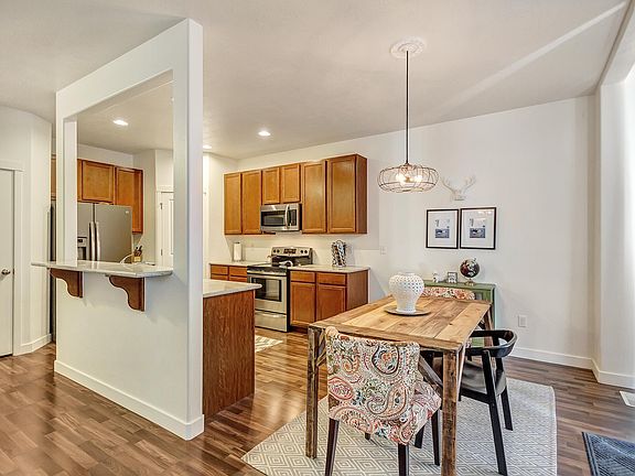 3rd image of 227 E Cordoba Dr