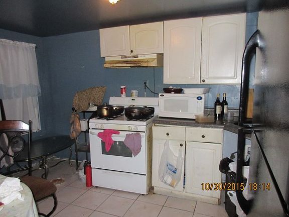 3rd image of 104 Van Horne St