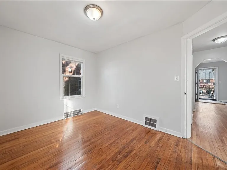 18627 Justine St — Photo 12