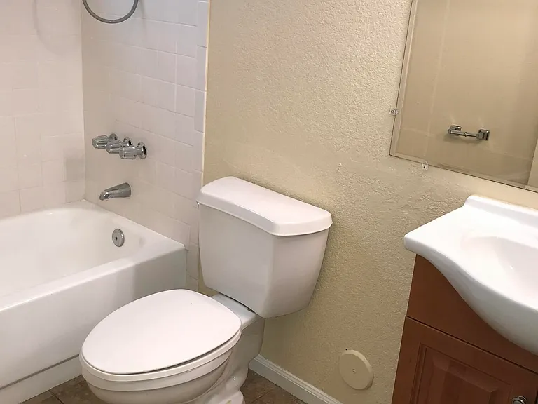 1025 E Highland Ave #12 — Photo 20