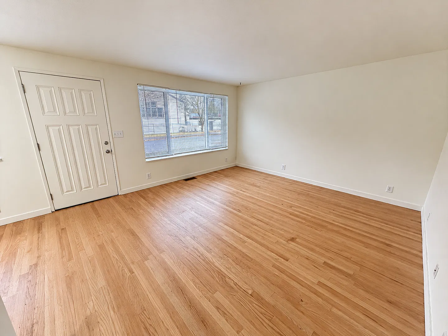 Charming Single-Level 3-Bedroom Home with Spacious Yard in Southeast Portland! — Photo 2