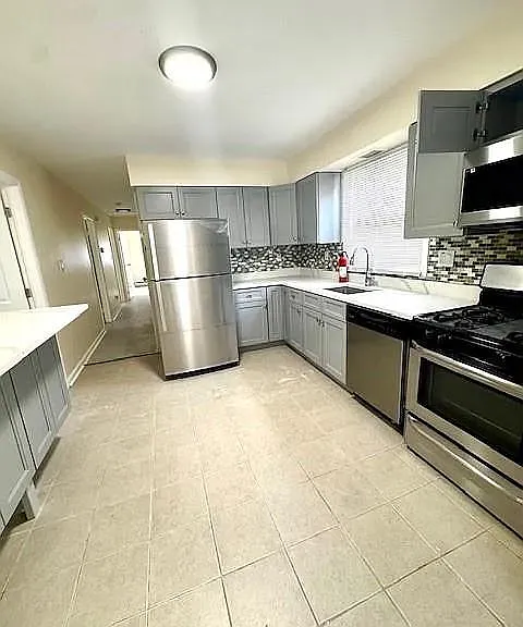 411 Manila Ave #3 — Photo 12