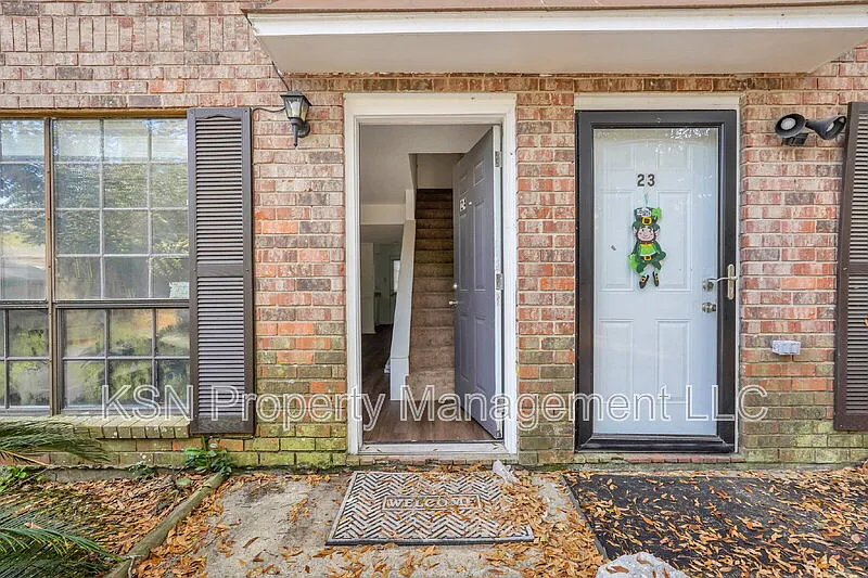2 bed, 1.5 bath, 1102 sqft, $1,650 — Photo 2