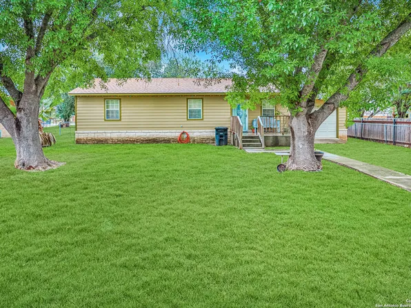 2400 COLONY DR, Hondo, TX 78861