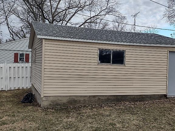 3rd image of 2417 Shasta Dr