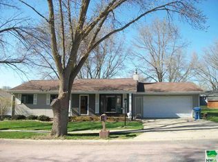 502 Lauri Ln, Cherokee, IA 51012