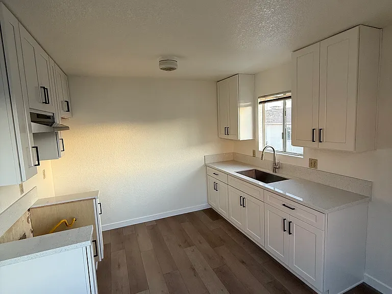 4438 Winona Ave #C — Photo 1
