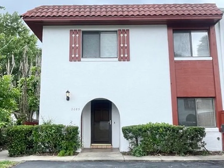 2085 Oak Meadow Cir — Photo 1