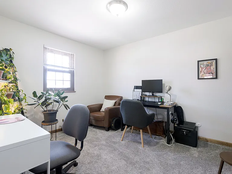2nd bedroom