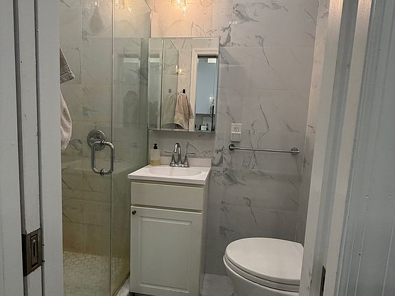 5th image of 18 N Moore St APT 4R