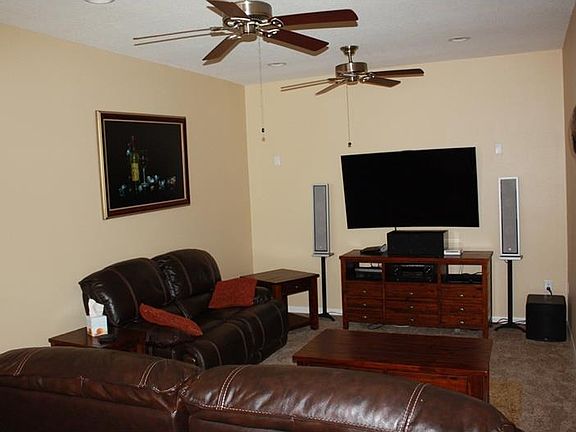 5th image of 19138 Weymouth Dr