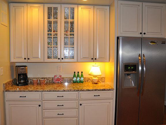 Kitchen:Stainless appliances