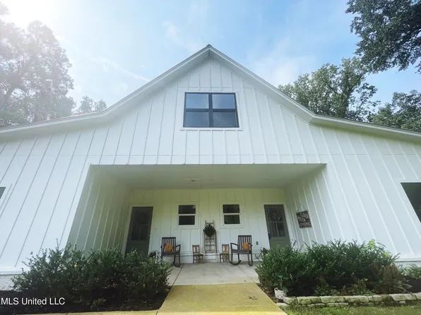 13371 Strickland Rd, Byhalia, MS 38611